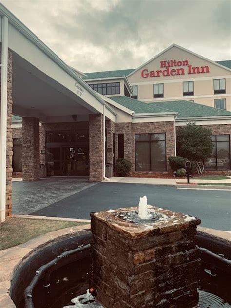 hilton hotel cartersville georgia.